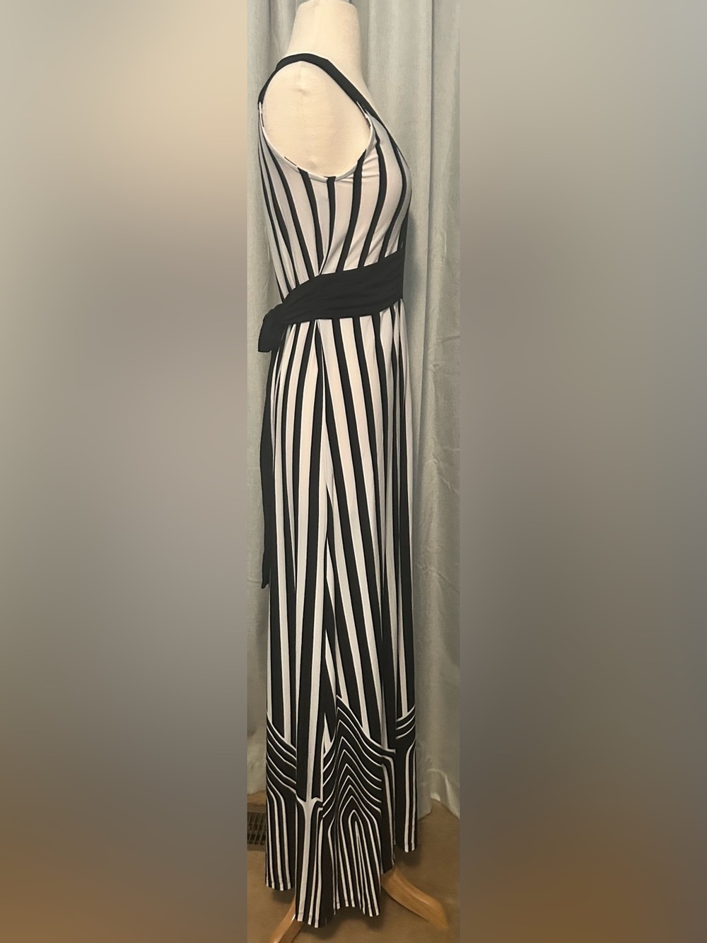 new directions Black and White Vertical Stripe V‑Neck Maxi Dress - Picture 4 of 7